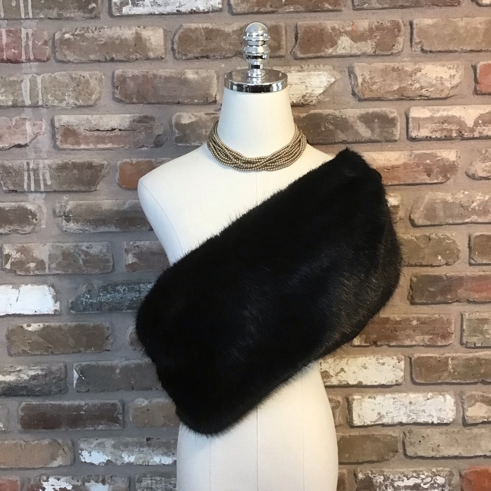 CABI Women's Black Faux Fur Calm Infinity Scarf Onesize - Picture 3 of 6